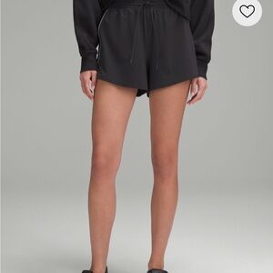 Lululemon court rival shorts